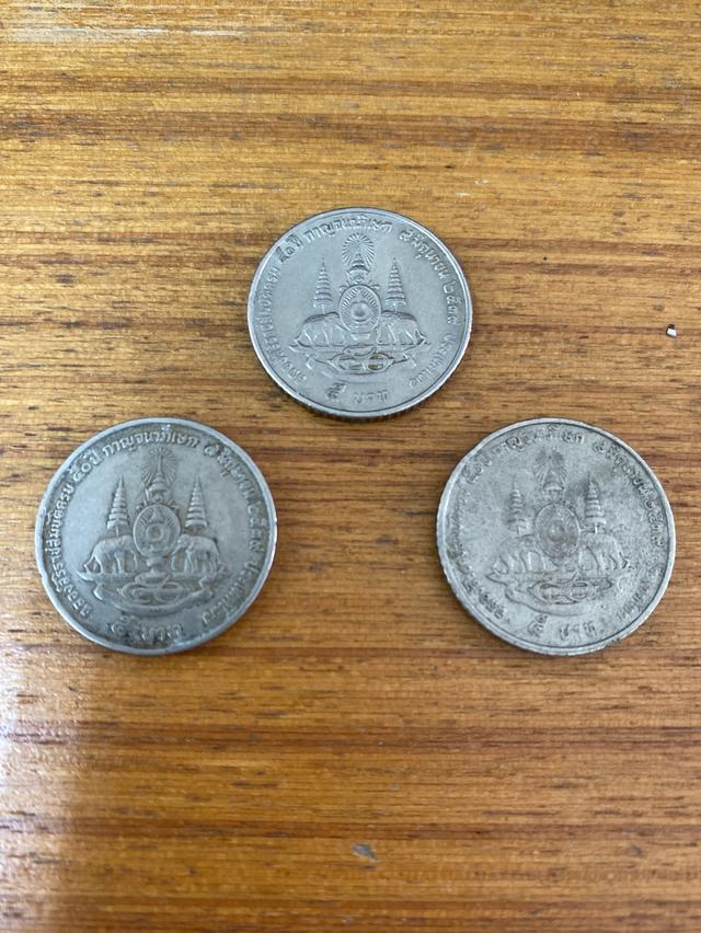 เหรียญ 5 บาท กาญจนาภิเษก พ.ศ.2539 รูปที่ 2