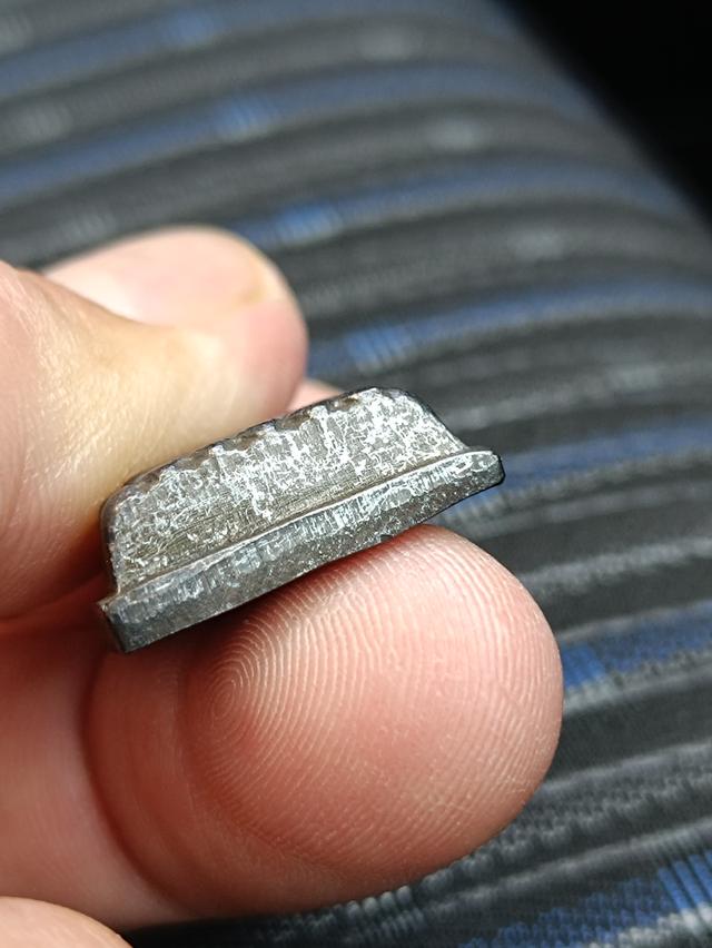 เหรียญหลวงปู่ทวดรุ่นตัวหนังสือใหญ่ปี 05 11