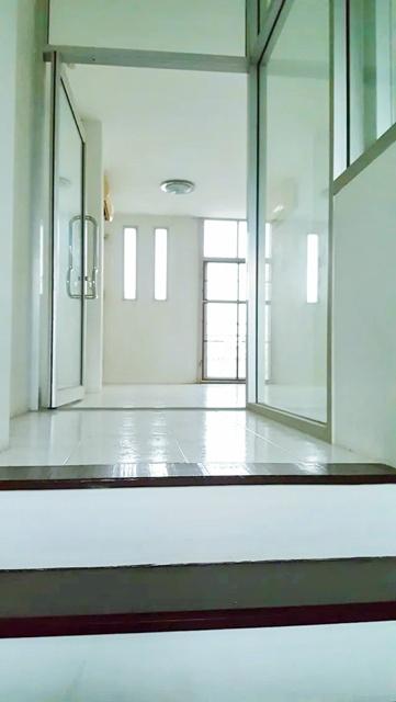 พณิชยการธนบุรี ให้เช่าโฮมออฟฟิศ 3.5 ชั้น บ้านเปล่า 19 ตร.วา. 245 ตร.ม.MRT หลักสอง 4 กม. บางแวก 7