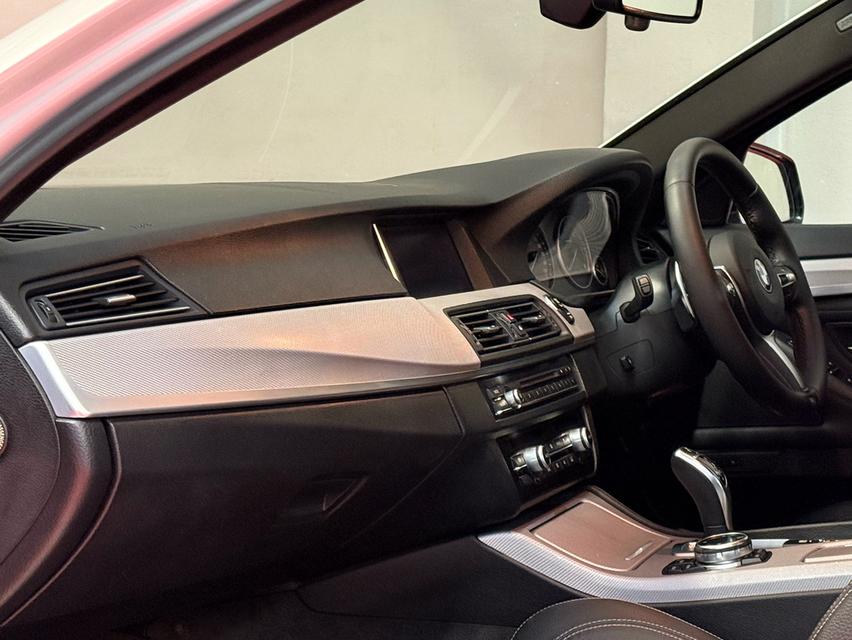 2015 BMW 525D MSPORT LCI รถมือเดียวออกป้ายแดง รถวิ่งน้อย เข้าศูนย์ทุกระยะ รถไม่เคยมีอุบัติเหตุครับ รูปที่ 11