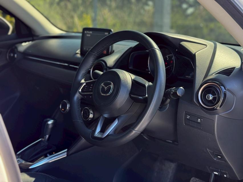 Mazda 2 1.3 High Plus 4 ประตู ปี 2018 สีขาวมุก มือเดียวป้ายแดง 10
