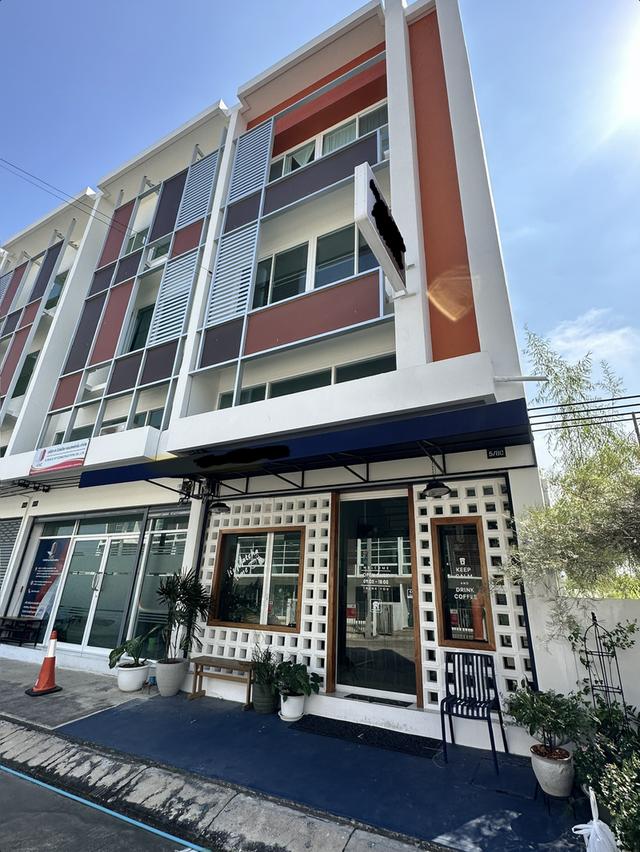 อาคารพาณิชย์ Vizio Romklao-Suvanabhumi 1