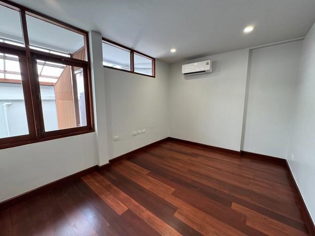 P438 ให้เช่าบ้านเดี่ยว รีโนเวทใหม่ ซอยปรีดีพนมยงค์ 25 เอกมัยซอย 10 บ้านร่มรื่นเหมาะอยู่อาศัย ใจกลาง สุขุมวิท เอกมัย  13
