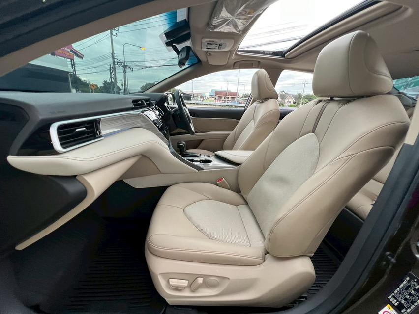 ปี 2019 TOYOTA CAMRY, 2.5 HV โฉม ปี18-24 สีน้ำตาล เบนชิน+ไฮบริด มือเดียวป้ายแดง ไมล์แท้ 35,064 km  คู่มือบุ๊คเซอร์วิสครบ กุญแจสองดอก 15