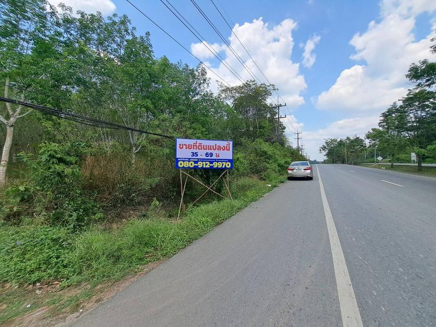 ขายที่ดินระยอง ใกล้แยกกะเฉด ที่ดินอยู่ติดถนนสุขุมวิท เป็นถนน4เลน มีที่ดิน 2 แปลงติดกันเนื้อที่ 34-69 ไร่ ใกล้แยกที่เลี้ยวไปสวนพฤกษศาสตร์ระยอง 2