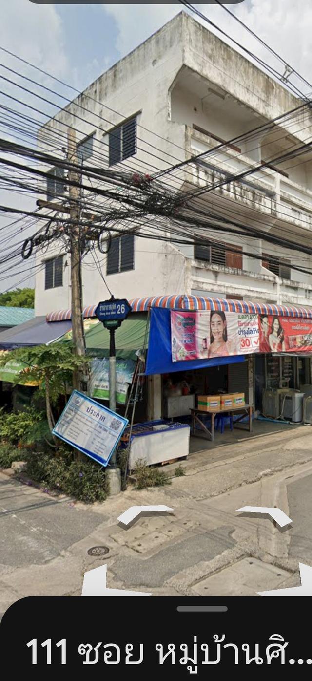 ตึกแถวสามชั้นครึ่ง 1