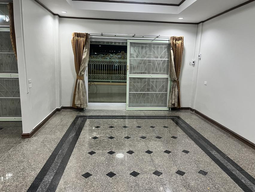 ขายทาวน์เฮ้าส์ 3 ชั้น 2 หลังทะลุกันหมู่บ้านสินทวีสวนธน 1 7