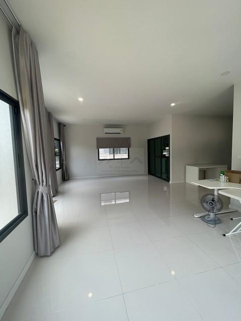 ให้เช่าบ้านเดี่ยว 2 ชั้น 230 ตร.ม. หมู่บ้านแกรนด์บริทาเนีย พระราม 9-กรุงเทพกรีฑา ใกล้ทางด่วน