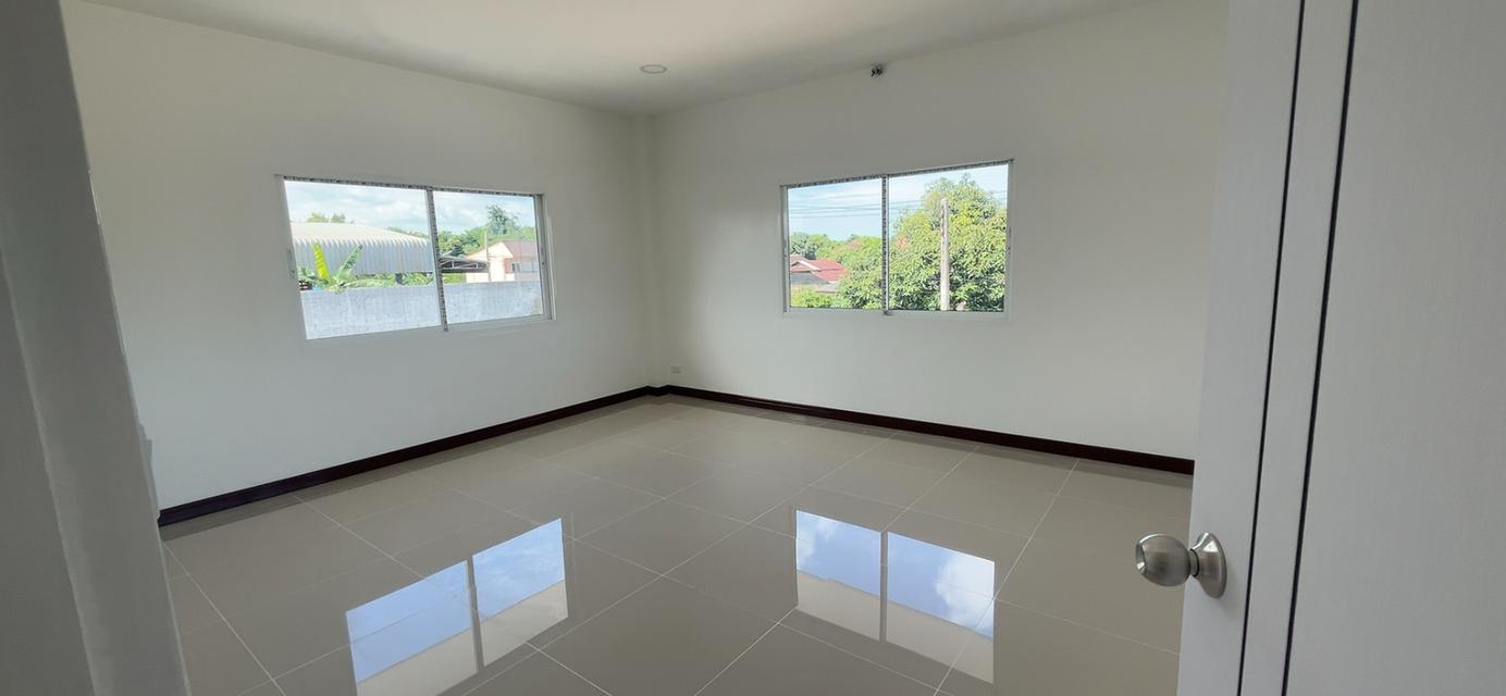 บ้านพร้อมที่ดินชลบุรี เนื้อที่ 567 ตารางวา บ้าน 2 ชั้น รีโนเวทใหม่พร้อมโกดังขนาดใหญ่ 3