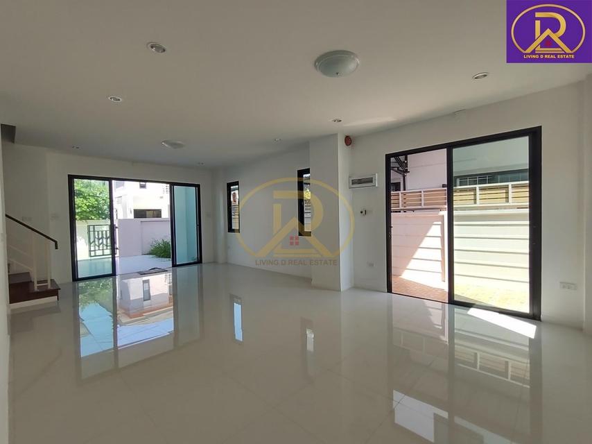 ขายบ้านใหม่เหลือ2หลังสุดท้าย โครงการบ้านภูริ บ้านแฝดสไตล์บ้านเดี่ยว 2 ชั้น สวยทันสมัย พร้อมเข้าอยู่ ต.บ้านสวน อ.เมืองชลบ 6