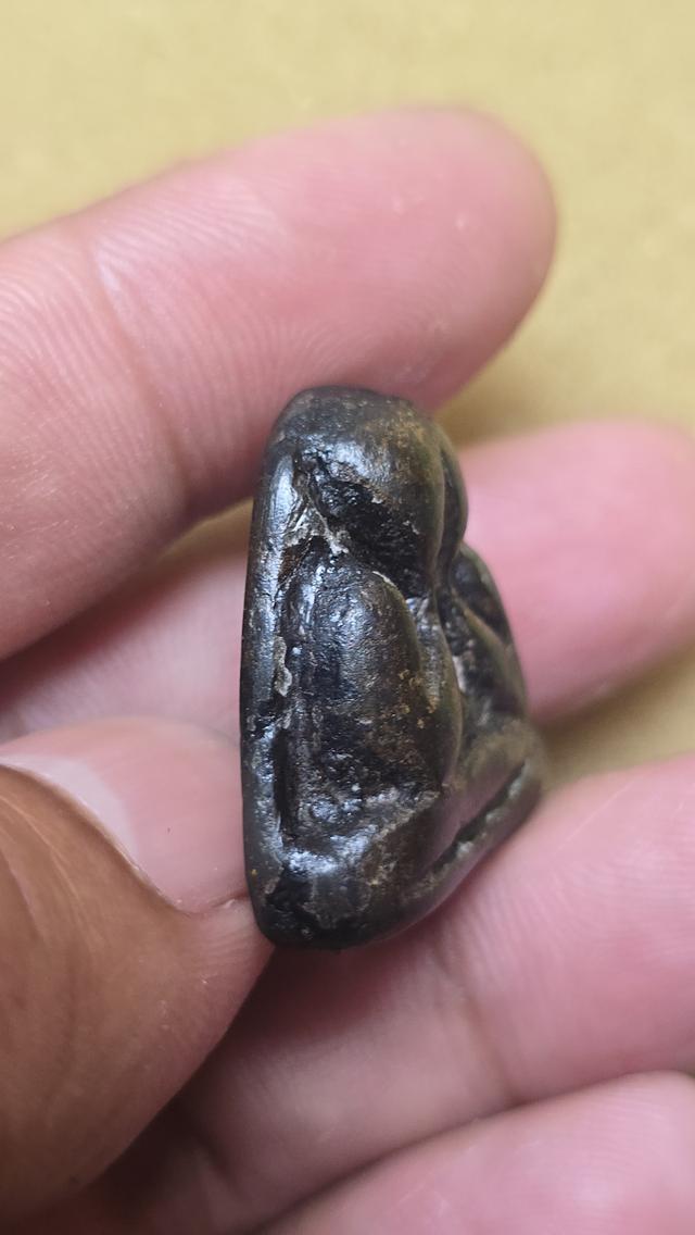 พระปิดตาหลวงพ่อแก้ว วัดเครือวัลย์ พิมพ์ใหญ่หลังแบบ รูปที่ 3