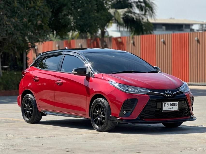 Toyota Yaris Eco 1.2 Sport Premium Black Top สีแดงหลังคาดำ ปี2021 จดปี 2022  รหัส BAC5886