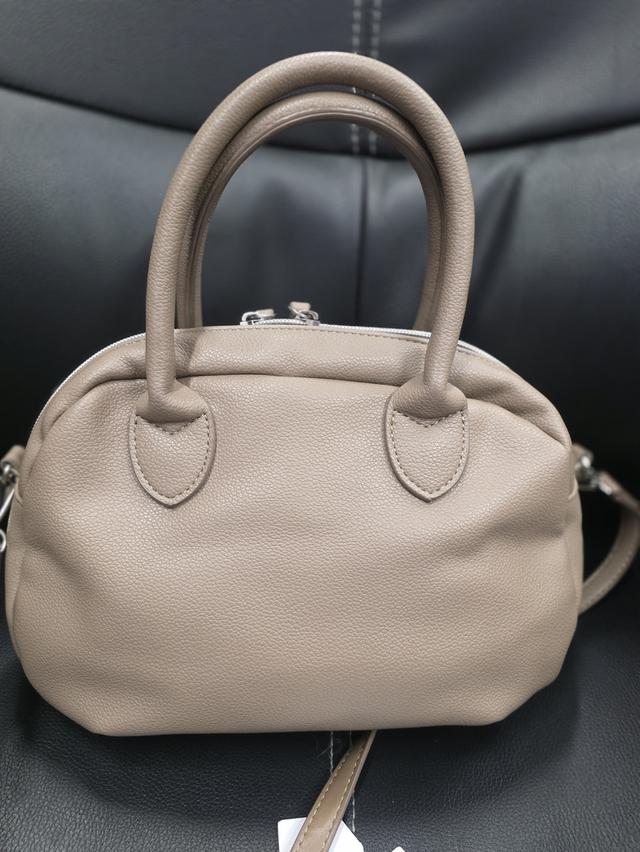 Anelloกระเป๋าสะพายไหล่ size Regular  รุ่น Legato Largo - Full Grain - LG-X0193  มือ2 ส่งต่อ สภาพดี มีร่องรอยการใช้งานบ้าง  ด้านในสะอาดส่วนด้านน รูปที่ 4