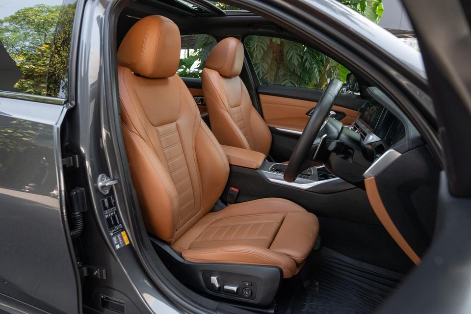 “BMW 330e M Sport Plug-in Hybrid” ปี2020 📌𝟯𝟯𝟬𝙚 สีหายากเข้าแล้ว! 🛠วิ่งน้อยพร้อม 𝘽𝙎𝙄&𝙒𝙖𝙧𝙧𝙖𝙣𝙩𝙮