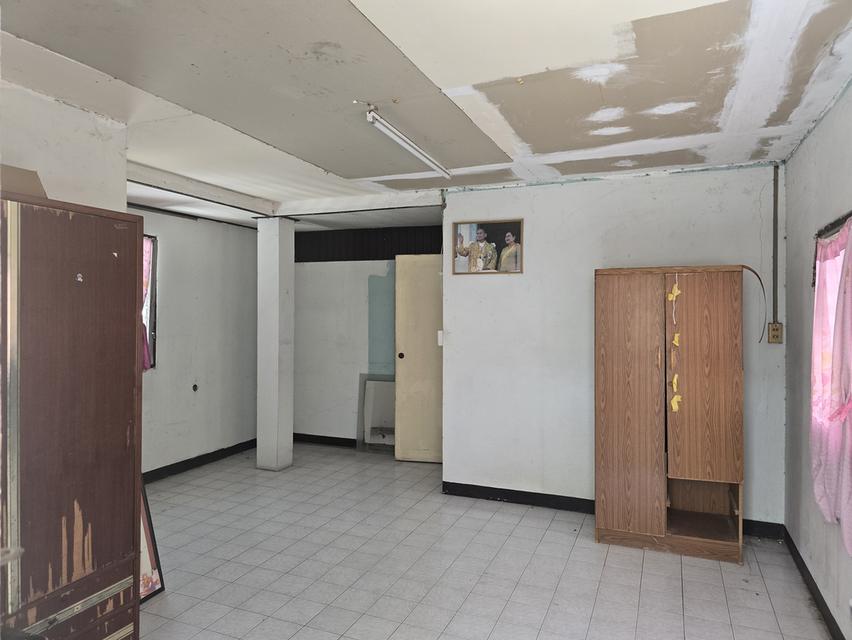 ขายทาวน์เฮ้าส์เนื้อที่ 33 ตารางวา อยู่ซอยประชาราษฎร์บำเพ็ญ 1 ถนนรัชดาภิเษก เขตดินแดง หน้าปากซอย คือ แยกพระพิฆเนศ 19