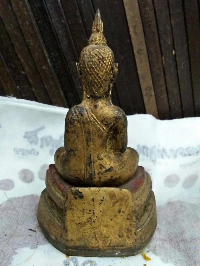 พระบูชาไม้แกะทาทองเก่า องค์พระปางนั่งสะดุ้งมาร องค์พระและฐานถอดออกจากกันได้ ขนาดหน้าตัก3นิ้ว ความสูง 7นิ้ว สภาพสวยสมบูรณ์ค่ะ