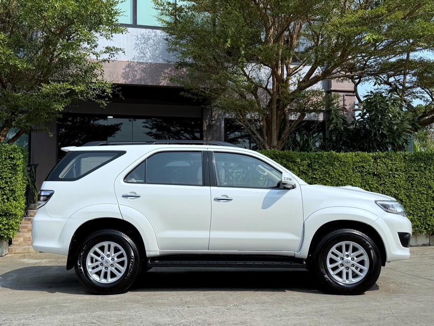 2013 TOYOTA FORTUNER 3.0V รถมือเดียวออกป้ายแดง รถวิ่งน้อยเพียง 155,000 กม รถไม่เคยมีอุบัติเหตุครับ 2