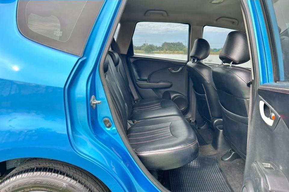 Honda Jazz 1.5V i-VTEC เบนซิน เกียร์ออโต้ ปี2013 12