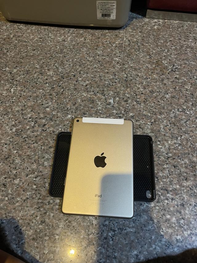 ขายiPadMini4สีGold16กิ๊กWifi Celluerใส่ซิมได้ไร้รอยตกถูกมากกก