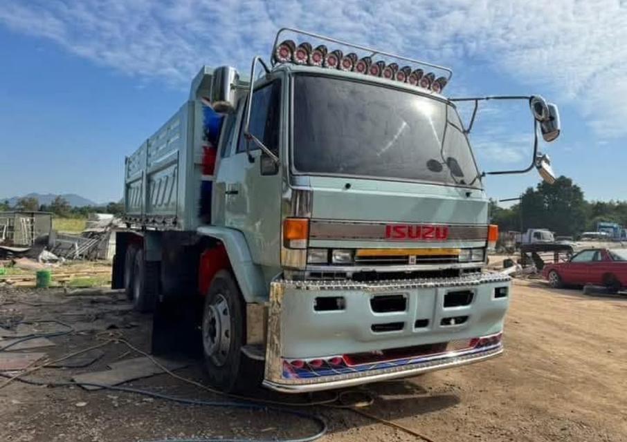 ปล่อยรถ Isuzu Rocky 10 ล้อดั้มพ์ ปี 2016