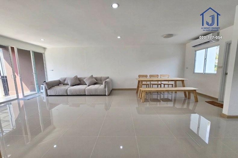 ขายทาวน์เฮ้าส์ 2 ชั้น หมู่บ้านดีคิวบ์ นวนคร ทางคู่ขนานถนนพหลโยธิน ใกล้นิคมอุตสาหกรรมนวนคร 5