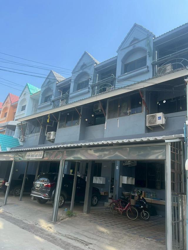 ขายสำนักงาน 3 ชั้น เนื้อที่ 63.6 ตร.วา  โครงการเสริมสิริ ถนนพระยาสุเรนทร์ (ซอย รามอินทรา 109) แขวงบางชัน เขตคลองสามวา กรุงเทพฯ 1