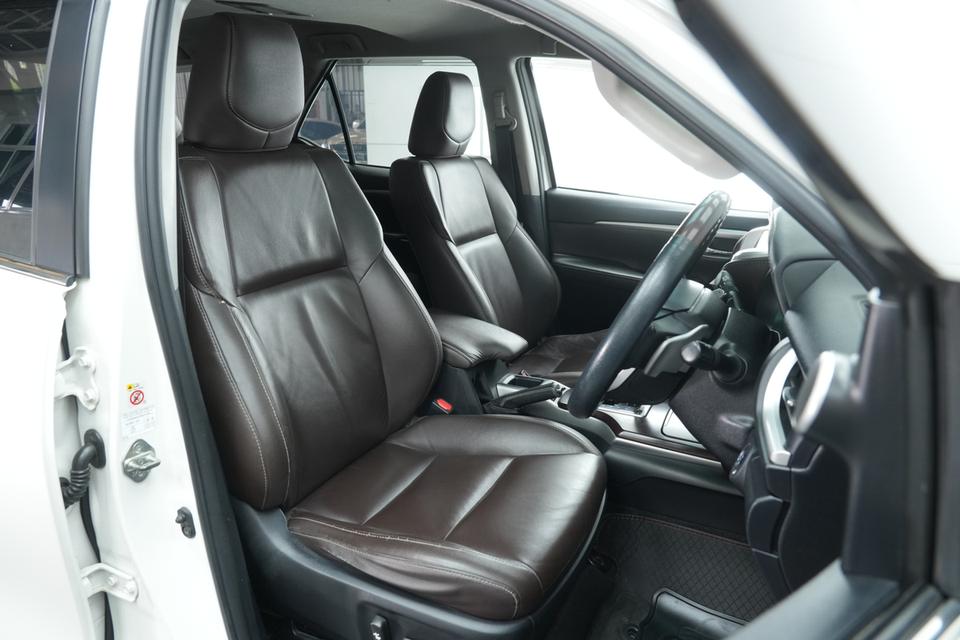 2017 TOYOTA FORTUNER 2.4 V 4WD SUV สีขาว ไมล์ 184315 กม. 15
