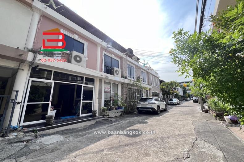 ให้เช่า ทาวน์โฮม หมู่บ้าน พรเพ็ญเพลส เนื้อที่ 26 ตรว. ซอยเศรษฐศิริ 2 ใกล้โรงพยาบาลวิชัยยุทธ ถนนพระราม 6 แขวงสามเสนใน เขตพญาไท กรุงเทพมหานคร