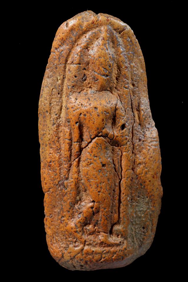 พระลีลาเม็ดขนุน