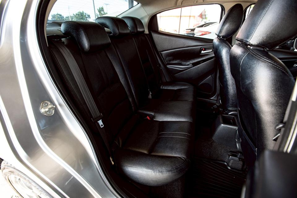 Mazda2 1.3 High Connect Sedan Skyactiv ปี 2018 สีเทา 12