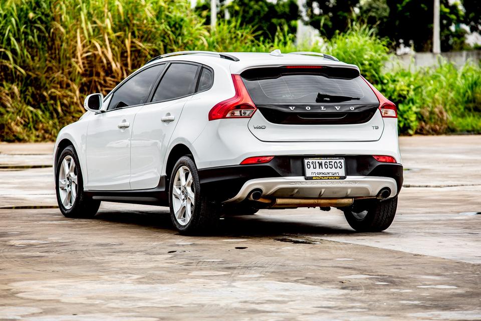 Volvo V40 T5 S 2.0 AT ปี 2014 สีขาว สภาพดีมากๆ  8
