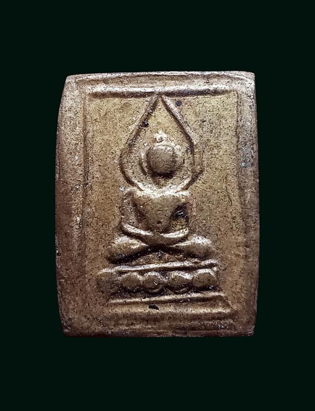 พระเก่าด้านหลังมีรอยยันต์ค่ะ