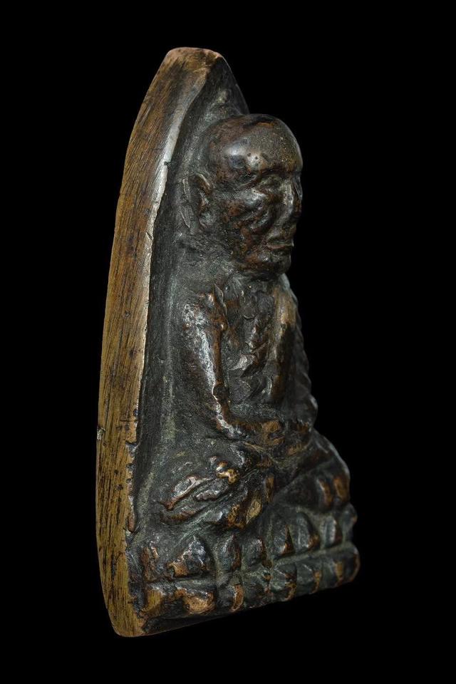 หลวงปู่ทวดพิมพ์เตารีดราคาแบ่งปัน