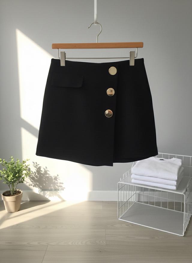 กระโปรงกางเกงแต่งกระดุมงับ น่ารักมากๆ 85 บ. Size m น้าพี่ๆ