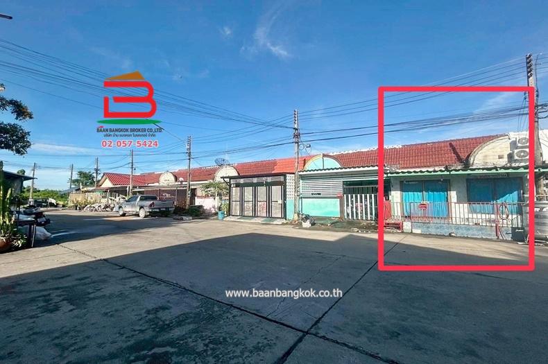 ทาวน์เฮาส์ หมู่บ้าน ณัฐวดี เนื้อที่ 19.4 ตรว. ใกล้ตลาดนัดคลอง 8 ถนนรังสิต-นครนายก ตำบลลำผักกูด อำเภอธัญบุรี จังหวัดปทุมธานี 1