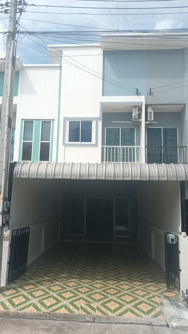 ทาวน์โฮม2ชั้น หน้าบ้านติดสวน 2นอน 2 น้ำ 1ครัว 1 จอดรถ 2