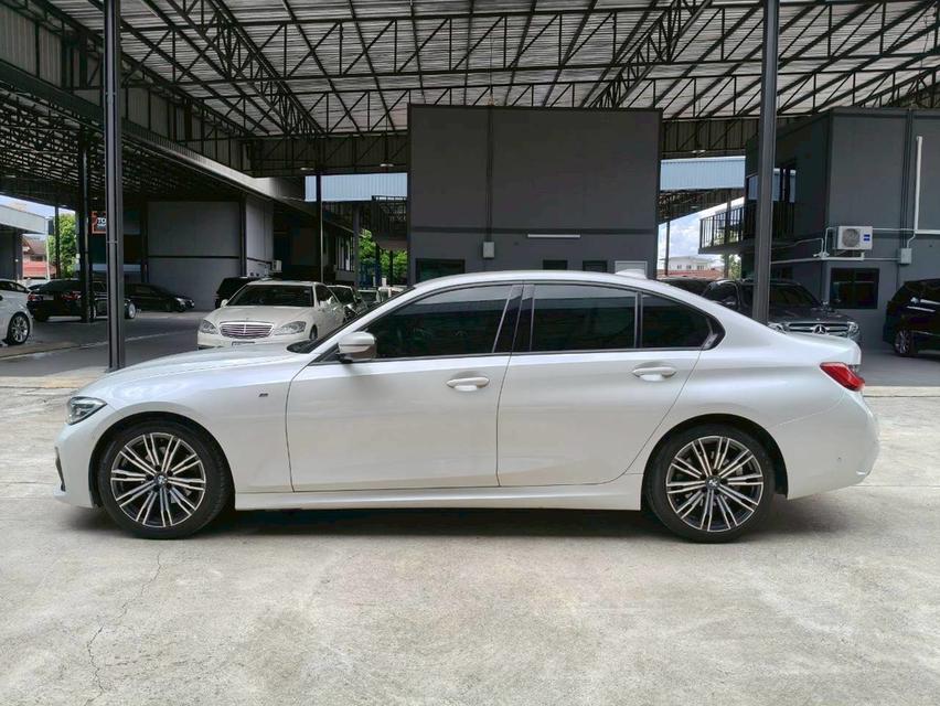 รหัสรถ KPC53 ‼️BMW  320d  M Sport สีขาว ตัว Top ยางใหม่ มี Bsi ‼️ 2