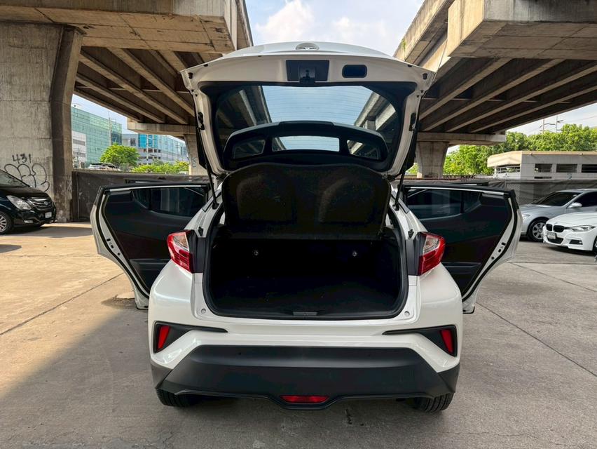 ขายรถ Toyota C-HR 1.8 Mid ปี 2019 สีขาว เกียร์ออโต้ 16