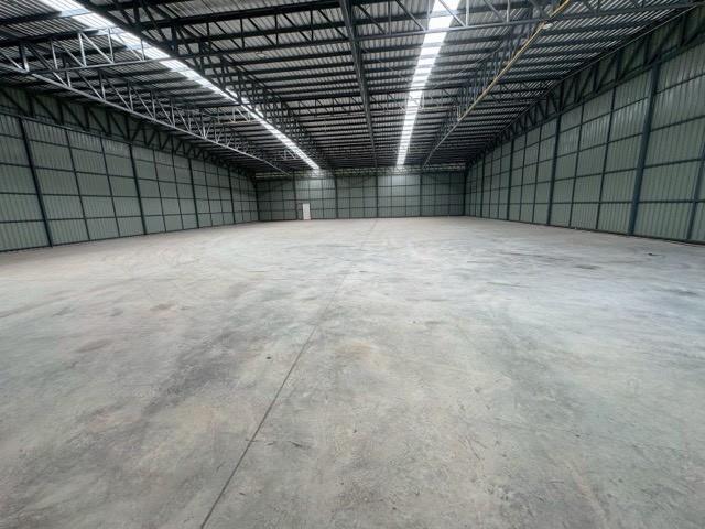 ให้เช่าโรงงานโกดัง ถนนบางบัวทอง-สุพรรณบุรีหรือถนนสาย 340 พื้นที่รวม 2625 ตร.ม. แบ่งเช่าได้ รถบรรทุก–เทรลเลอร์เข้าออกสะดวก เหมาะสำหรับโรงงานผลิต, ศูนย์ 4