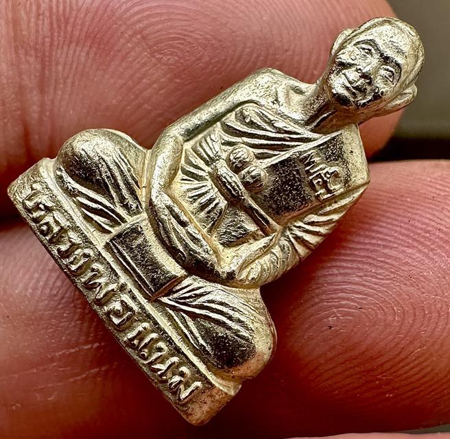 รูปเหมือนปั๊มหลวงพ่อแนม วัดเขาหน่อ นครสวรรค์ เนื้ออัลปาก้า รูปที่ 2