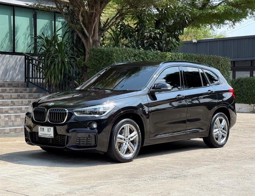2021 BMW X1 20D MSPORT รถมือเดียวออกป้ายแดง รถวิ่งน้อยเพียง 80,000 กม เข้าศูนย์ตามระยะ รถไม่เคยมีอุบัติเหตุครับ รูปย่อยที่ 4