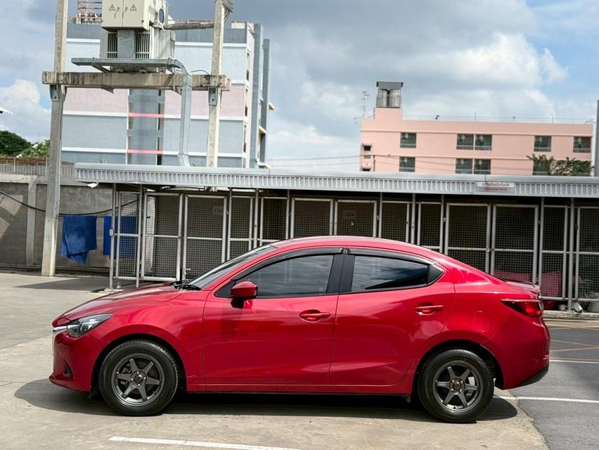 MAZDA 2 1.3 STD 2016 สีแดง มือเดียว เข้าศูนย์ทุกระยะ