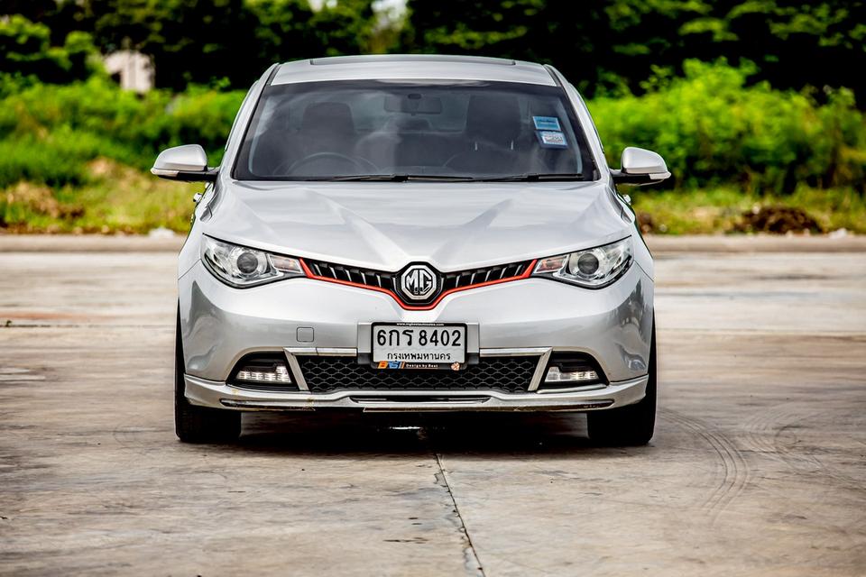 MG 5 1.5 Sunloof TURBO ปี 2017 สีเทา เกียร์ Auto  2