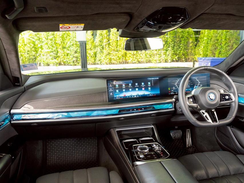 BMW 750e (G70) M Sport ปี 2024 มือเดียว ไมล์แท้ 15,000 กม. BSI/BRI เหลือเพียบ! 8