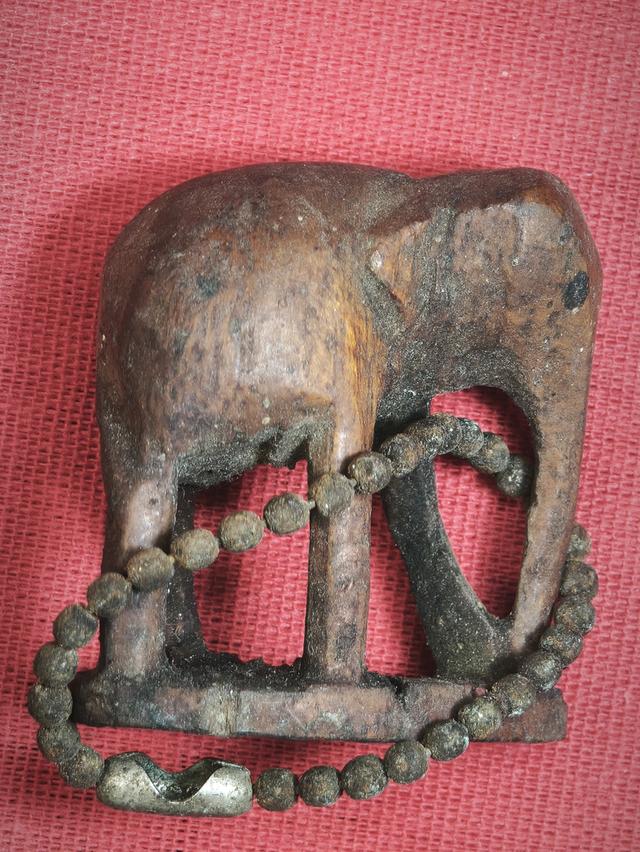 ช้างไม้แกะ หลวงพ่อครื้น วัดสังโฆฯ สุพรรณบุรี 3