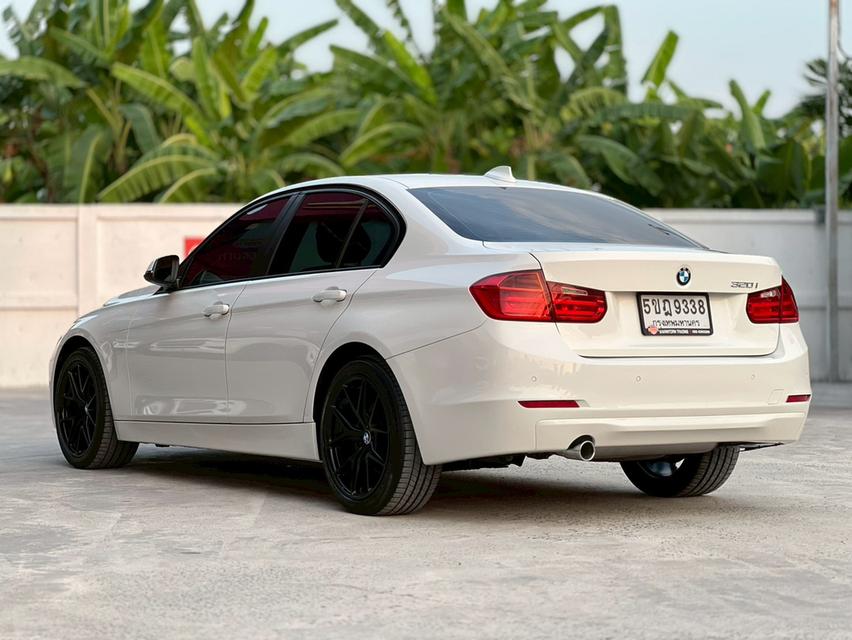 ปี 2013 BMW SERIES 3, 320i LUXURY คู่มือ/บุ๊คครบ สภาพดีมาก ไม่เคยชน100% รูปที่ 3