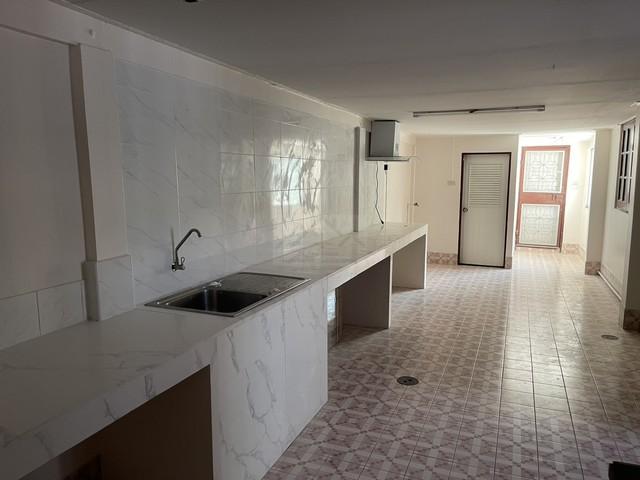 ให้เช่าบ้านชั้นเดียว 107 ตรว. 4 ห้องนอน หมู่บ้านปลาทอง ศรีนครินทร์ ศรีด่าน 4 เดินไป Foodland, KFC, JAS Urban ได้ใน 5 นาท 6