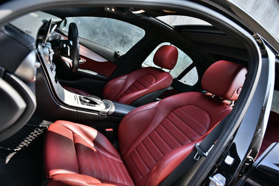 🎊"TOP OPTION เพียง 60,000 กิโล C220D ดีเซล AMG DYNAMIC ทะเบียนคืน"สีดำ🎊⚡ รูปที่ 12