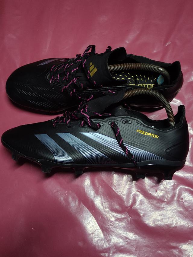 สตั๊ด adidas predator