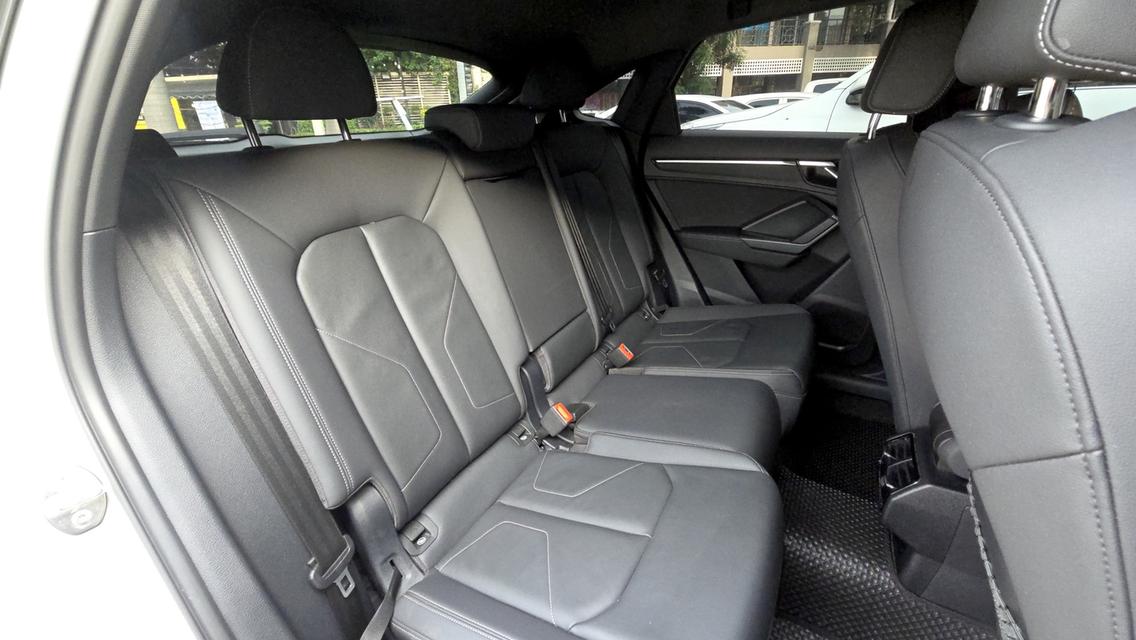 รหัสรถ WB36 Audi Q3 Sportback 40TFSI Quattro S Line Black Edition  ปี 2022 4